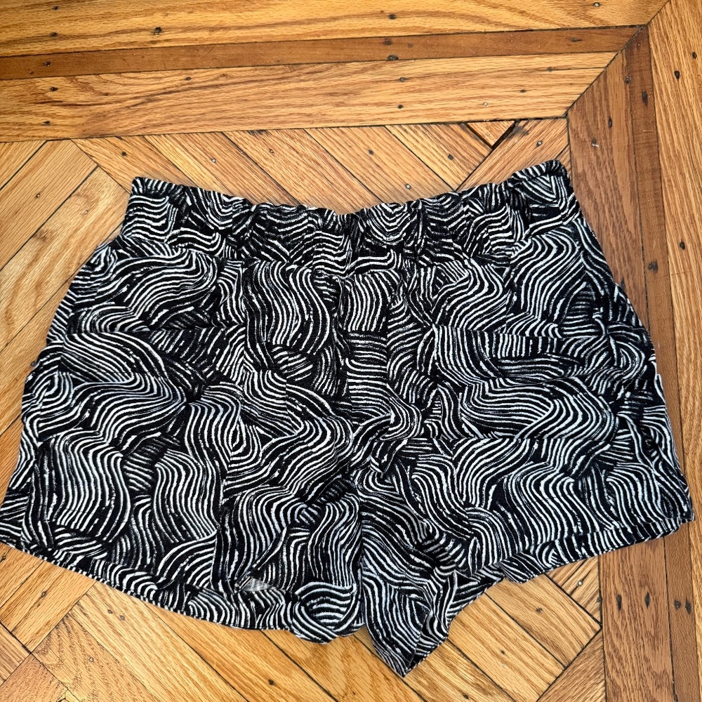 Black and white printed flowy shorts